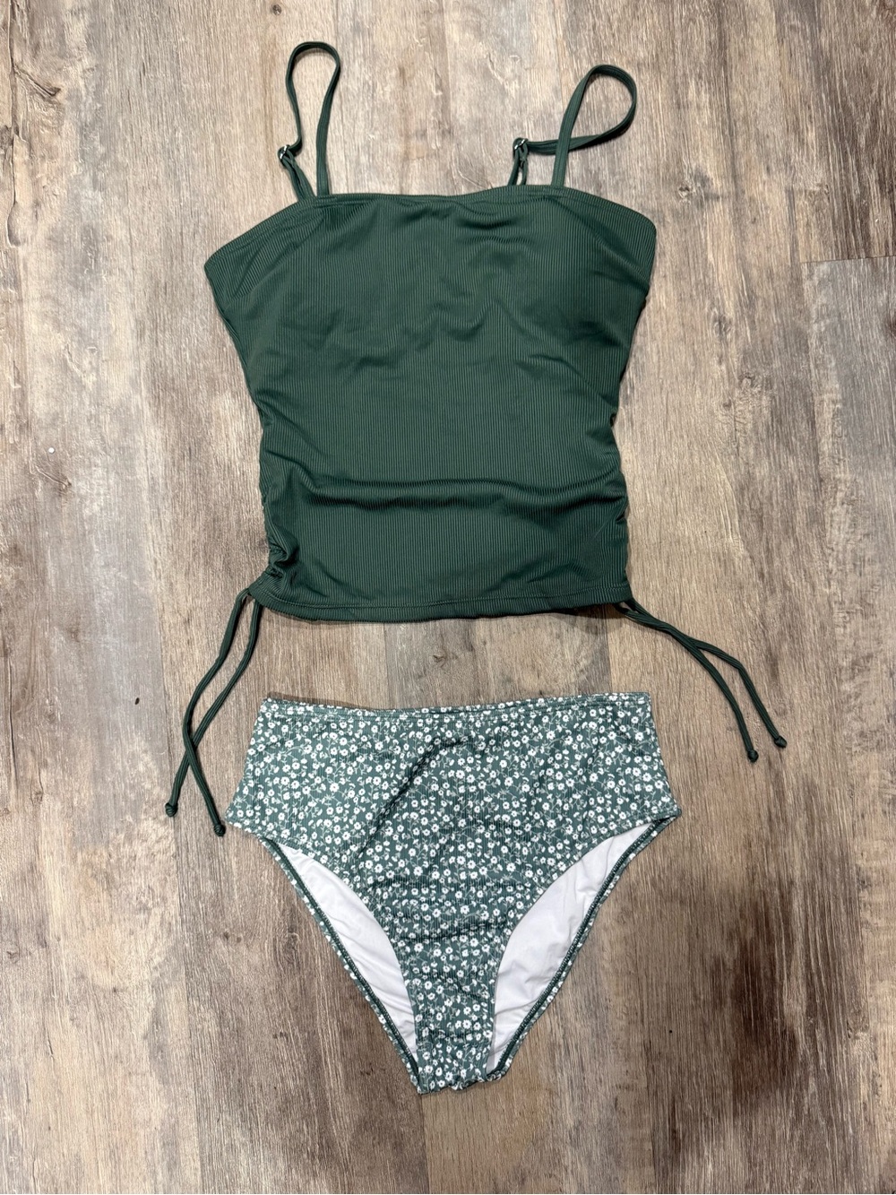 Cupshe Dark Green Ribbed Tankini Top with Adjustable Straps